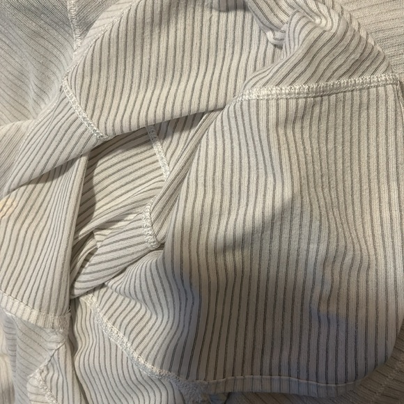 Lululemon women’s shirt Size 8 great condition - Picture 6 of 6